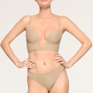 Skims Deep Plunge Shapewear Bra